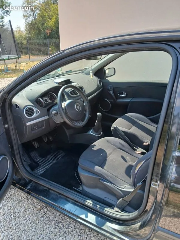 Renault Clio 2007 photo 2