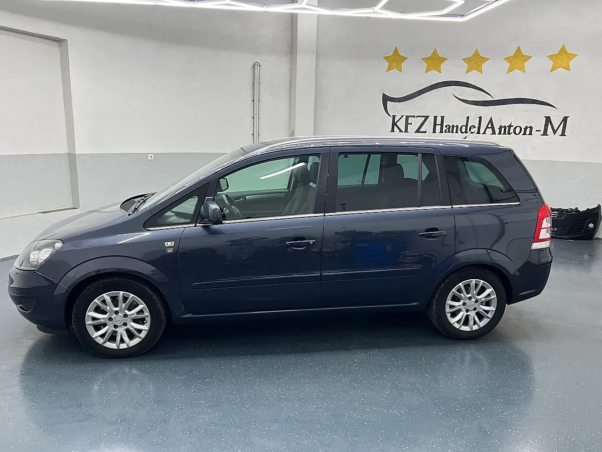 Opel Zafira 2010 photo 2
