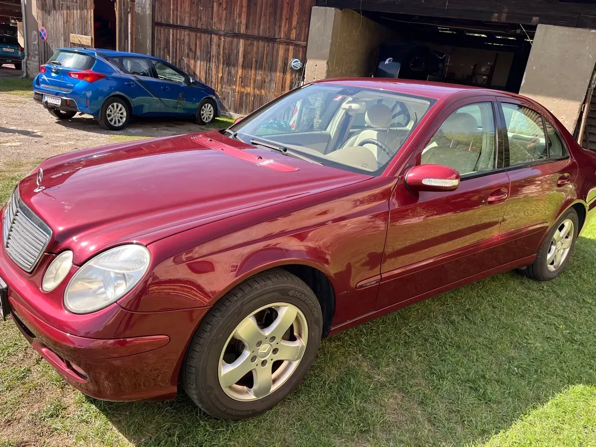 Mercedes-Benz E-Class 2005 photo 2
