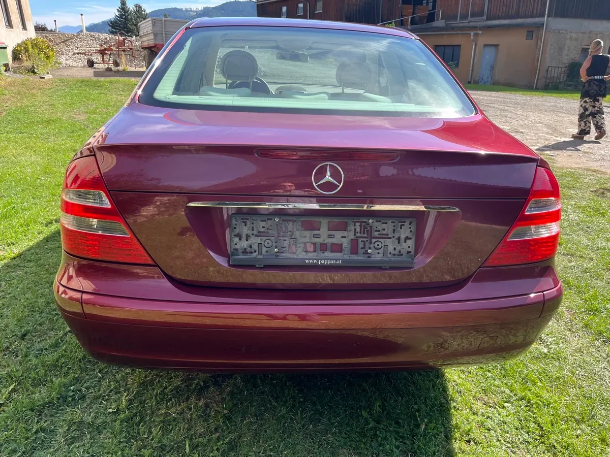 Mercedes-Benz E-Class 2005 photo 3