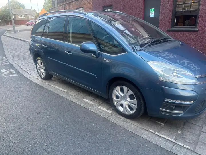 Citroen Grand C4 Picasso 2013 photo 2