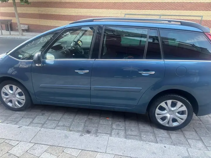 Citroen Grand C4 Picasso 2013 photo 4