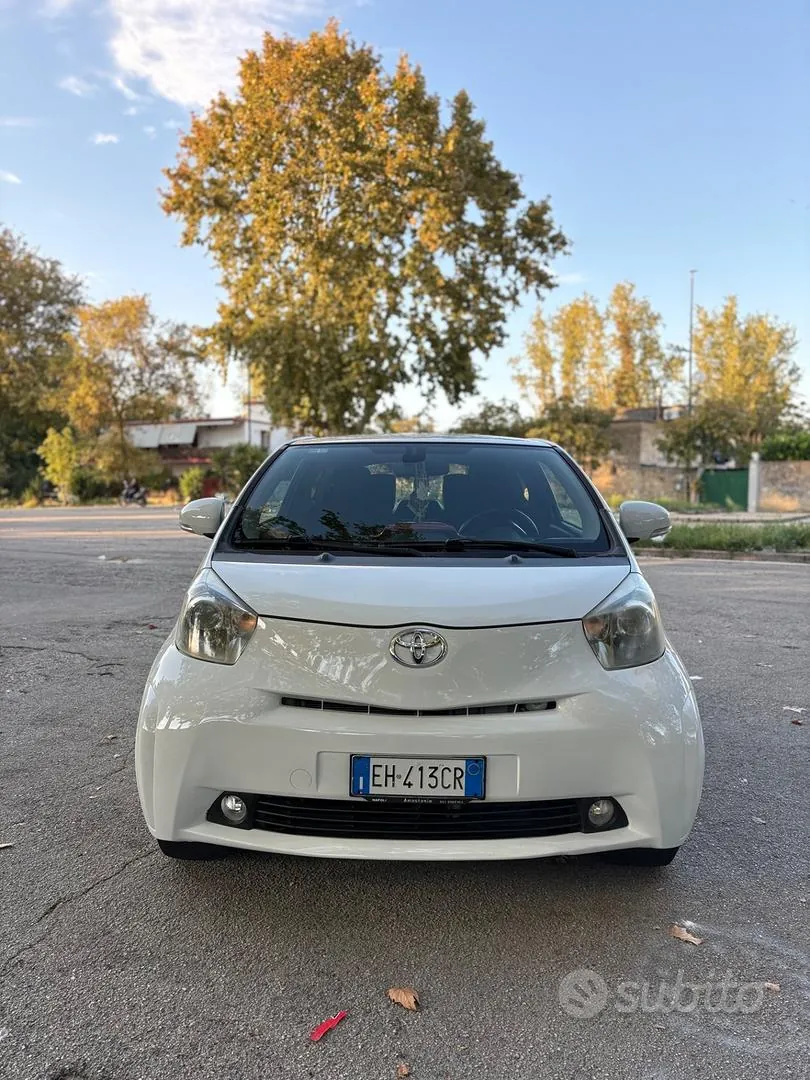 Toyota Iq 2011 photo 2