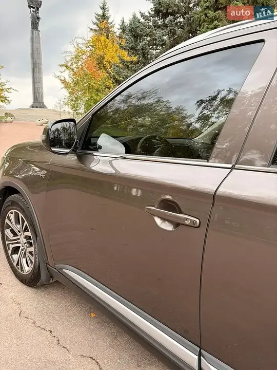 Mitsubishi Outlander 2017 photo 4
