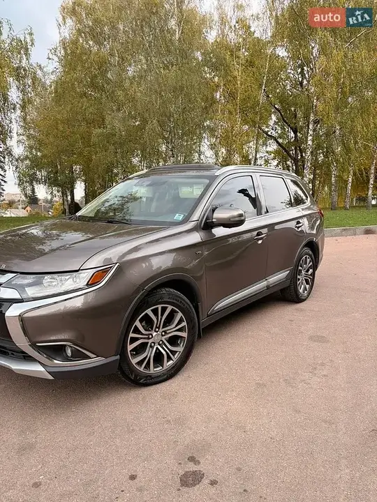Mitsubishi Outlander 2017 photo 2
