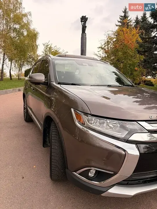 Mitsubishi Outlander 2017 photo 3