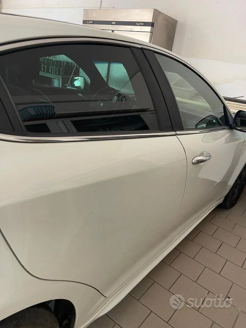 Alfa Romeo Giulietta 2012 photo 3