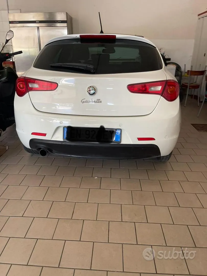 Alfa Romeo Giulietta 2012 photo 2