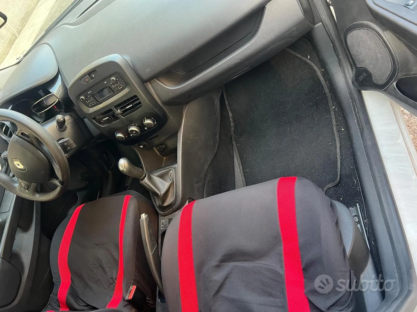 Renault Clio 2015 photo 2