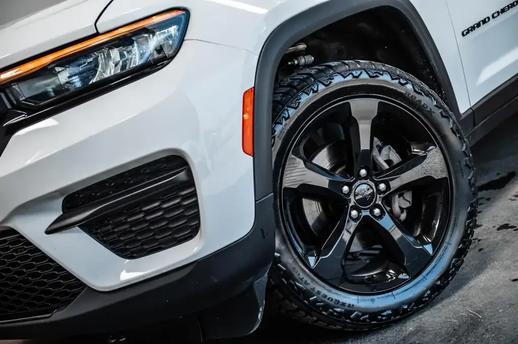Jeep Grand Cherokee 2024 photo 2