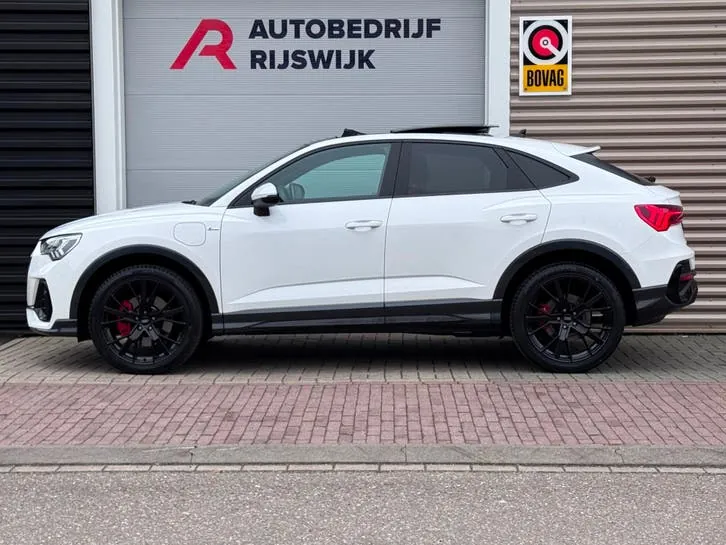Audi Q3 2023 photo 2