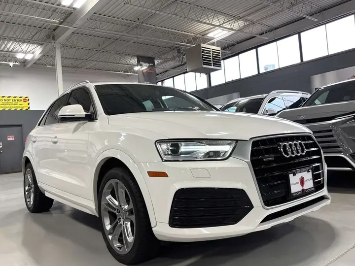 Audi Q3 2018 photo 2