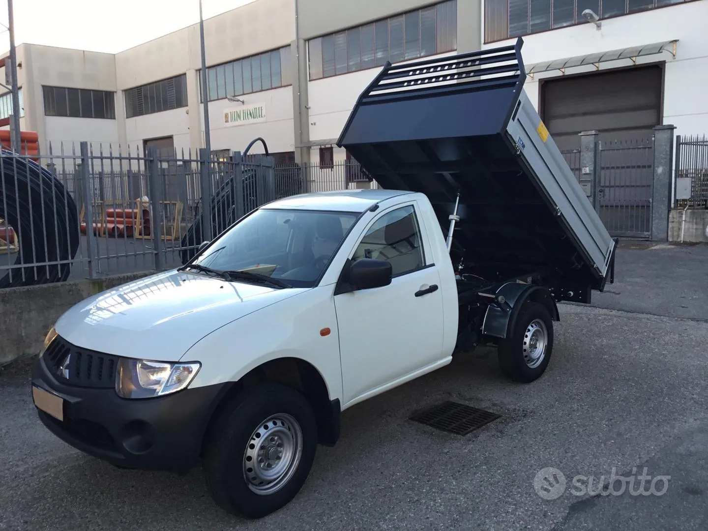 Mitsubishi L200 2008 photo 2