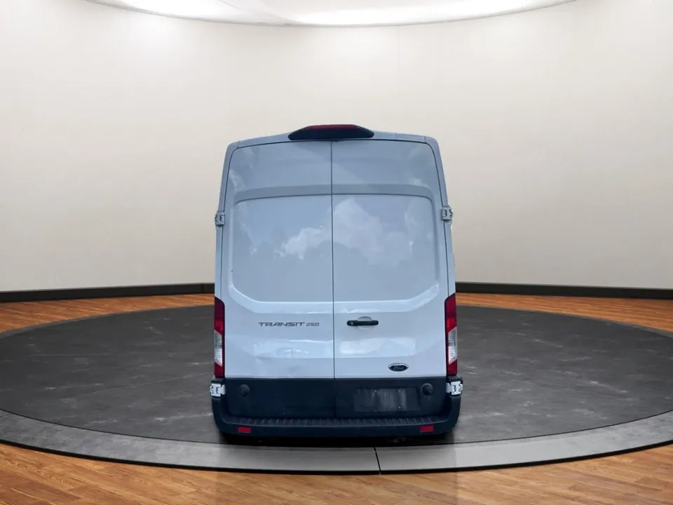 Ford Transit 250 2024 photo 3