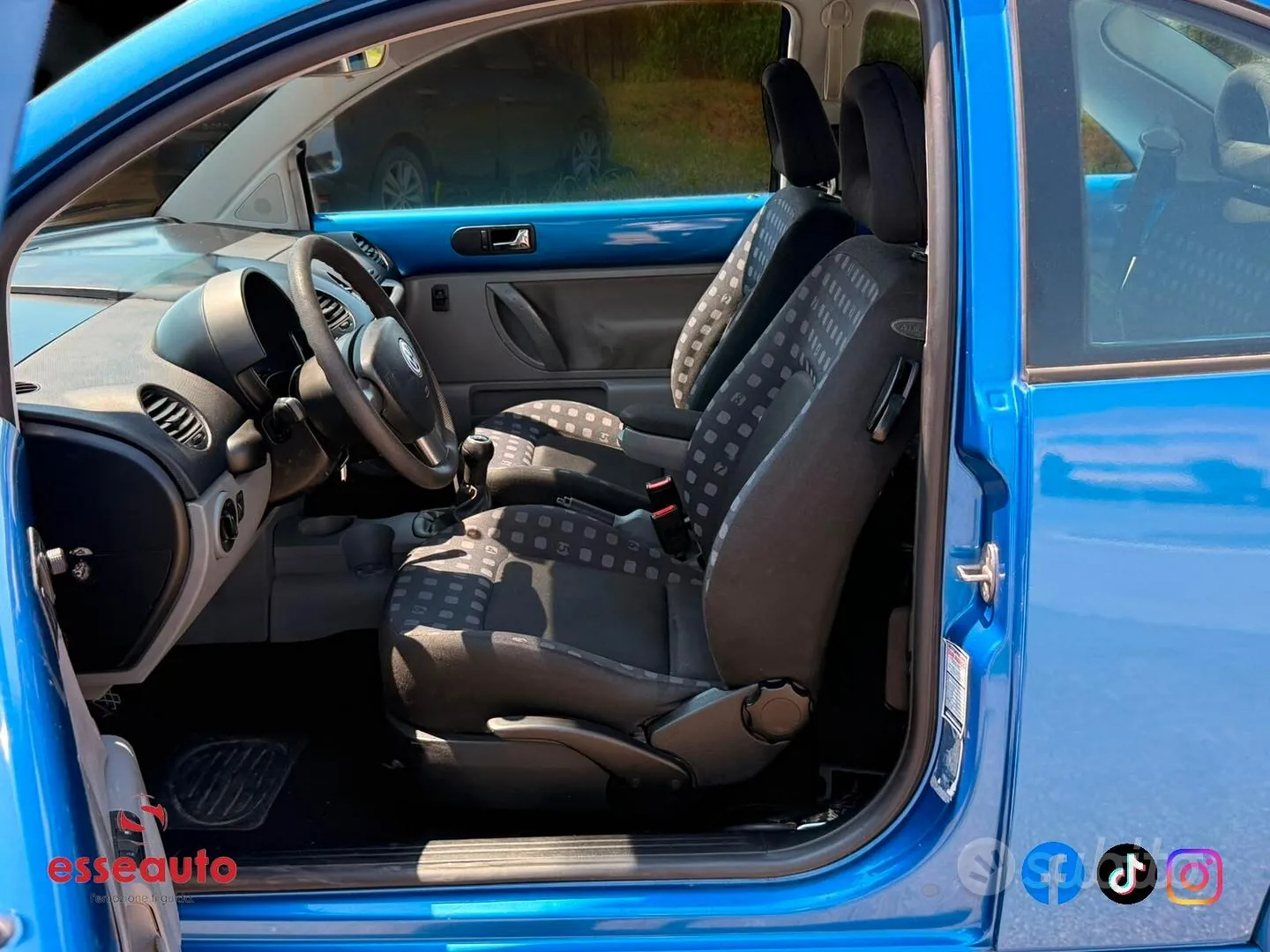 Volkswagen New Beetle 2000 photo 4