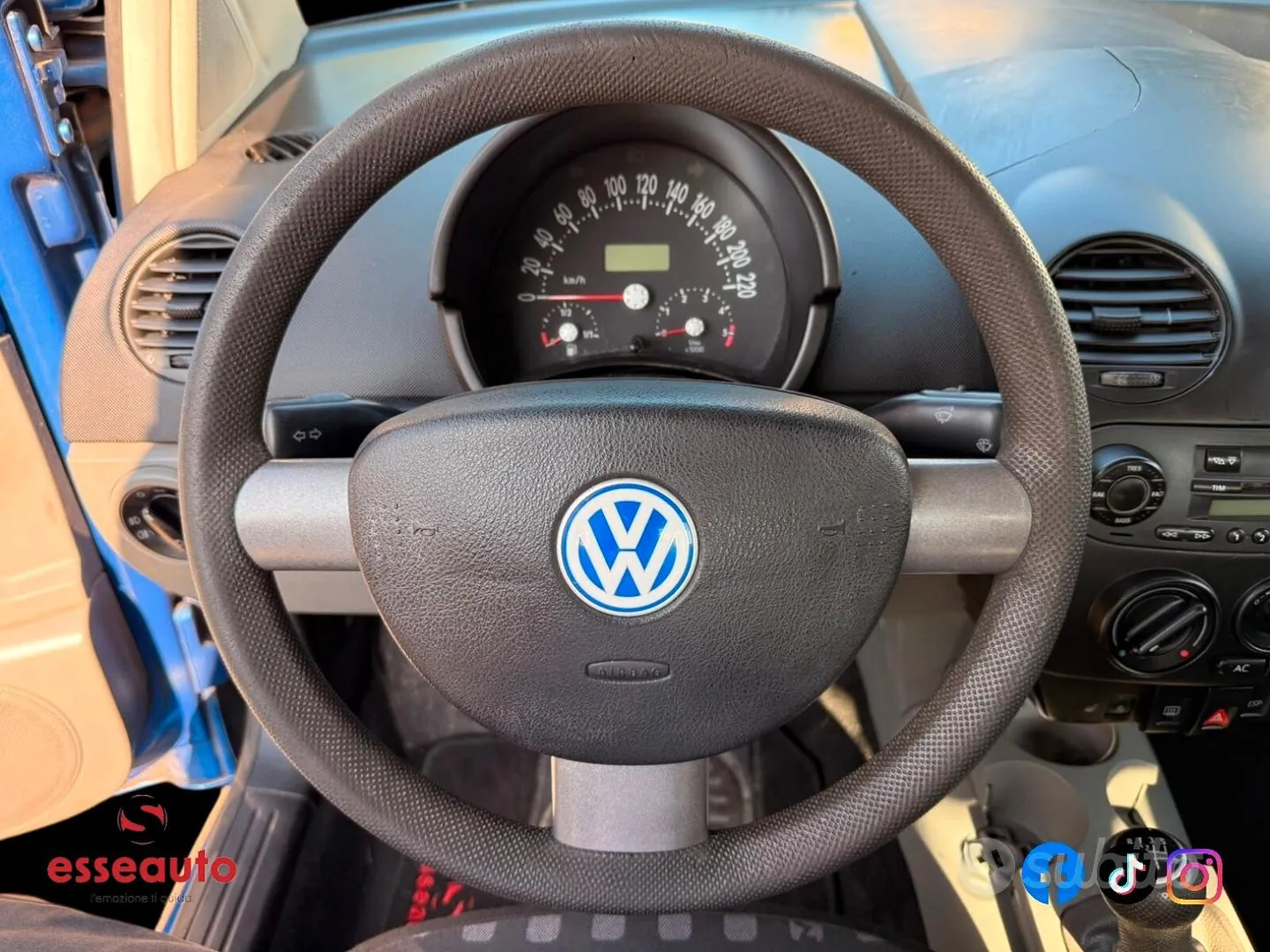 Volkswagen New Beetle 2000 photo 2