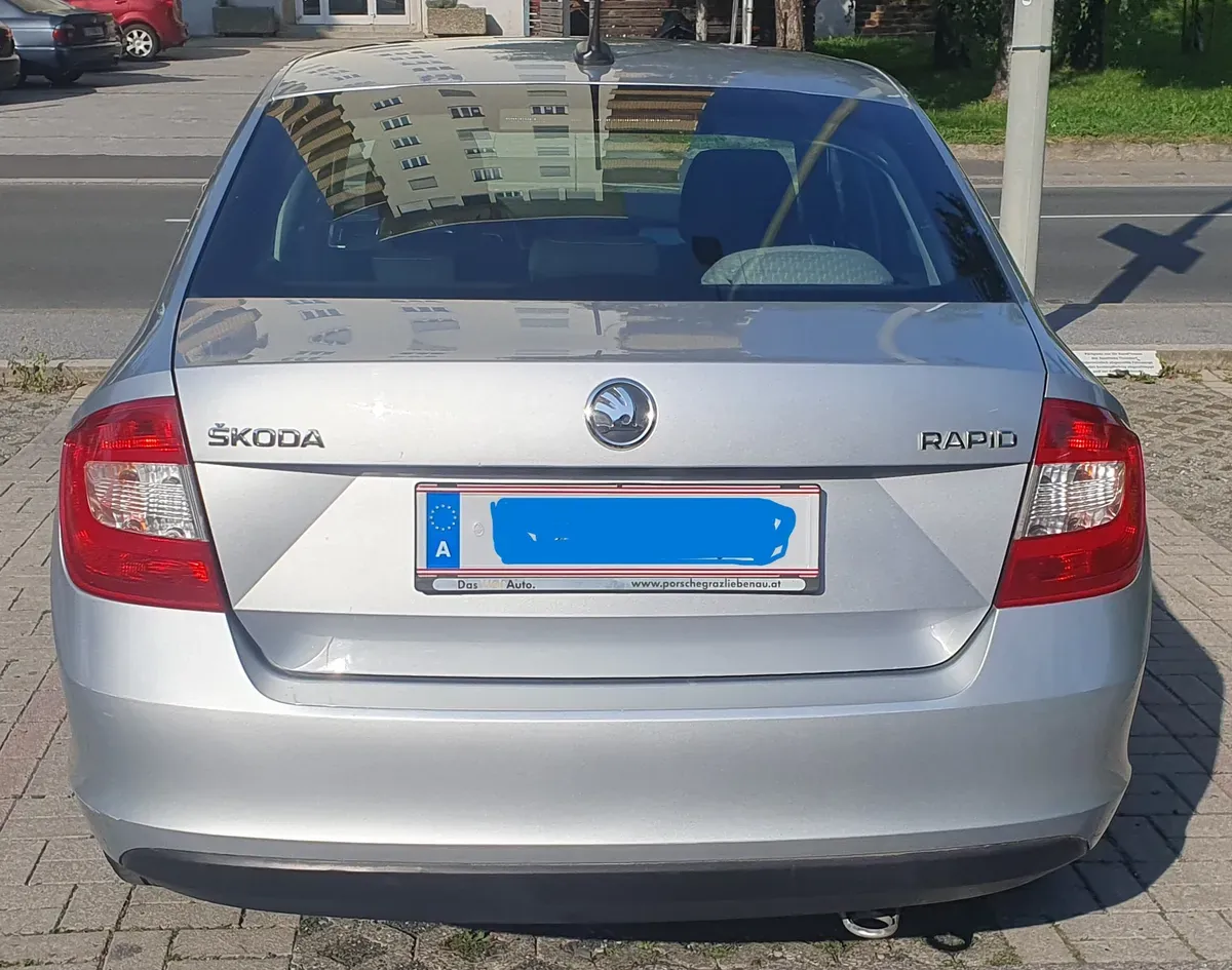 Skoda Rapid 2013 photo 3