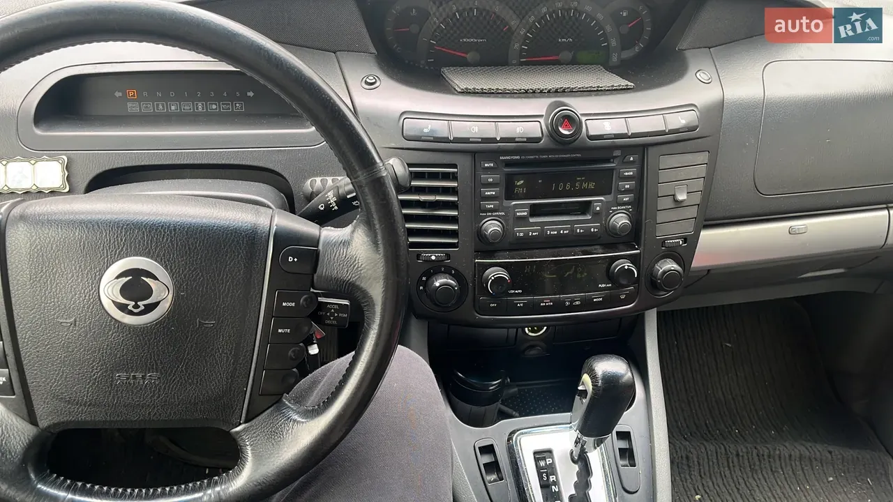 KG Mobility Rodius 2008 photo 4