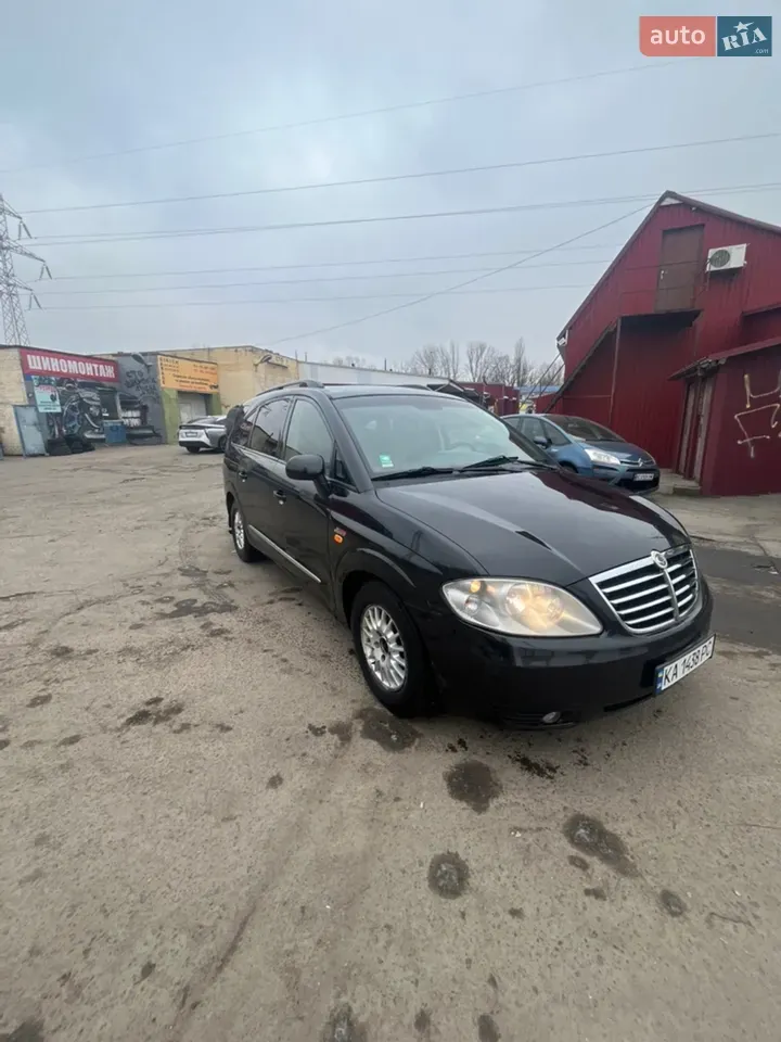 KG Mobility Rodius 2008 photo 2