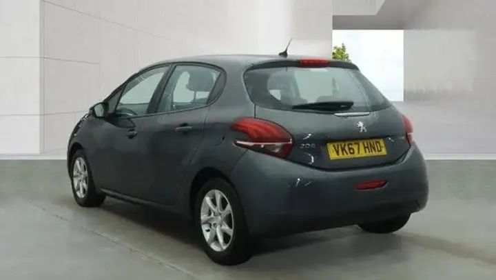Peugeot 208 2017 photo 3