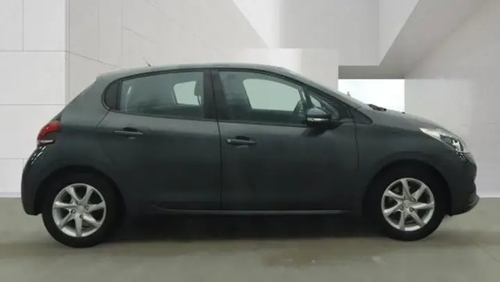 Peugeot 208 2017 photo 5
