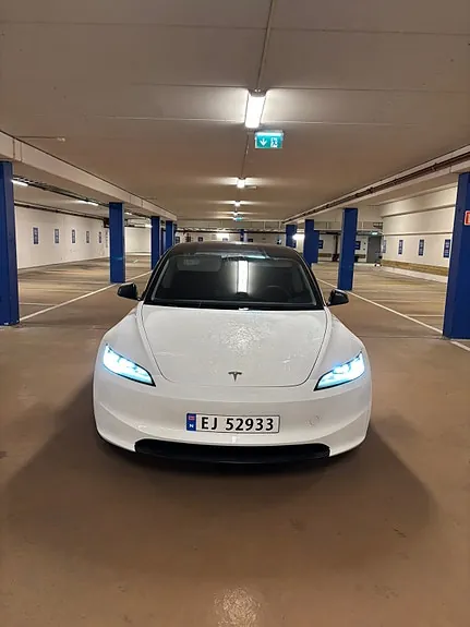 Tesla Model 3 2024 photo 2