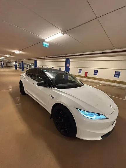 Tesla Model 3 2024 photo 4