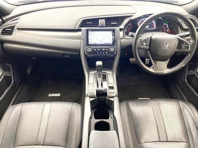 Honda Civic Hatchback 2018 photo 2