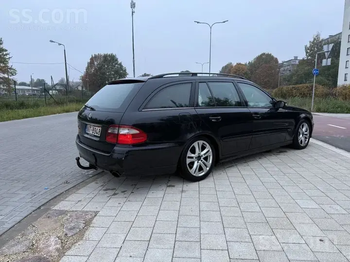 Mercedes-Benz E320 2005 photo 5