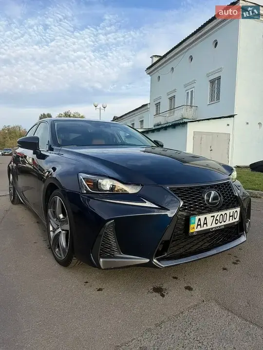 Lexus Is 2017 photo 3