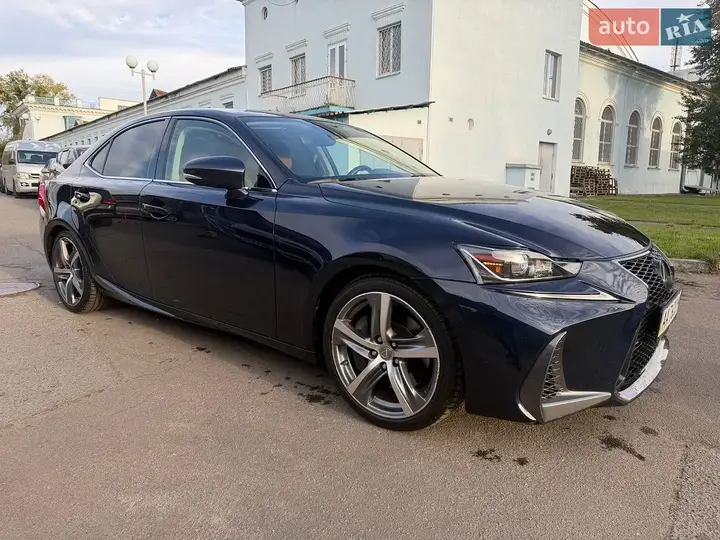 Lexus Is 2017 photo 5