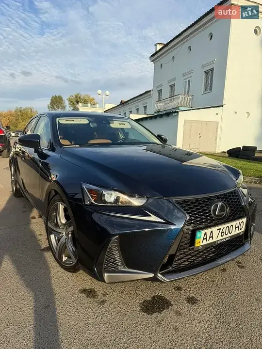 Lexus Is 2017 photo 4