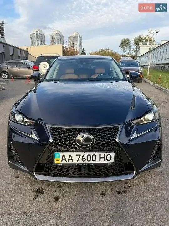 Lexus Is 2017 photo 2