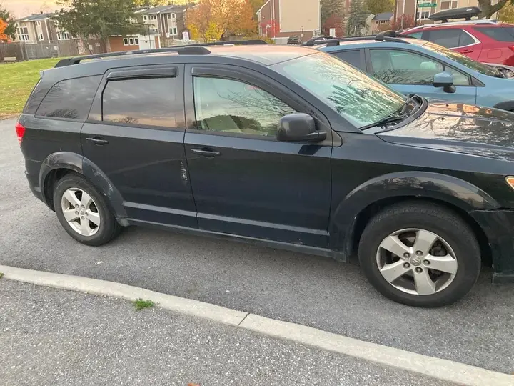 Dodge Journey 2010 photo 2