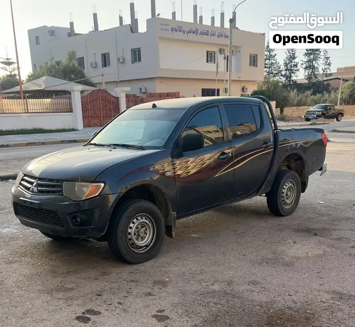 Mitsubishi L200 2012 photo 2