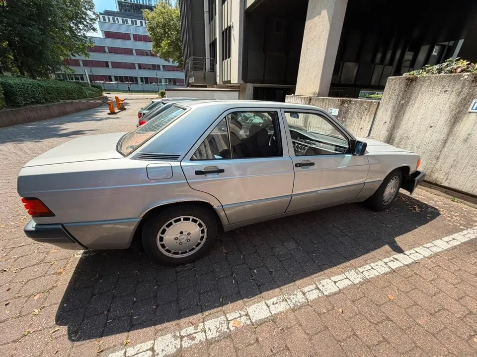 Mercedes-Benz 190 E