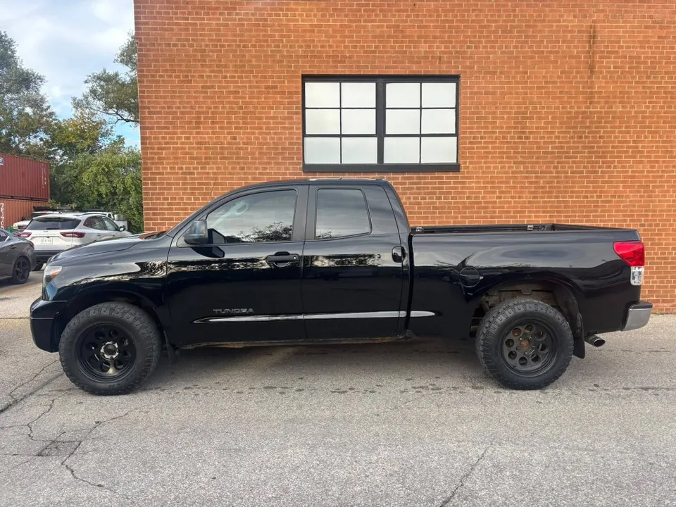 Toyota Tundra 2010 photo 2