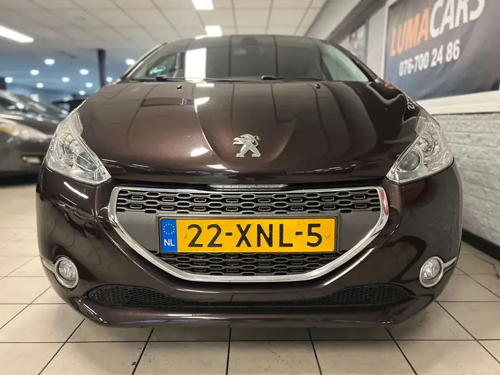 Peugeot 208 2012 photo 2