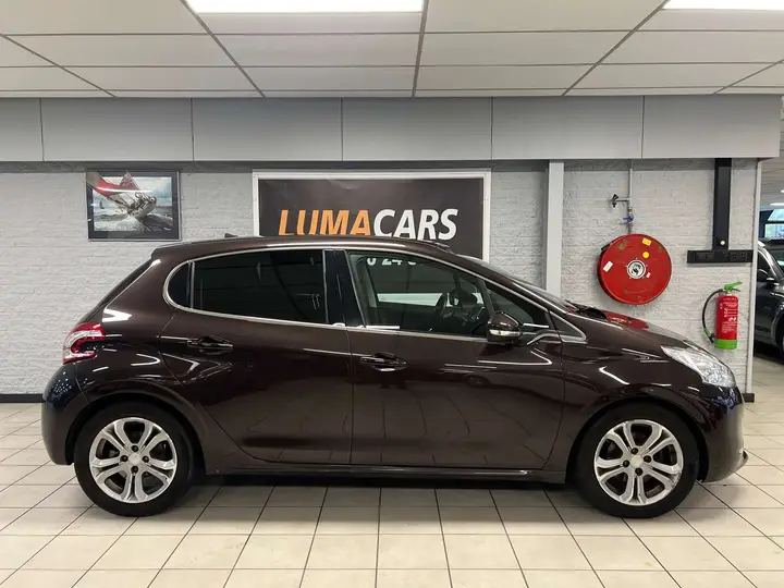 Peugeot 208 2012 photo 4