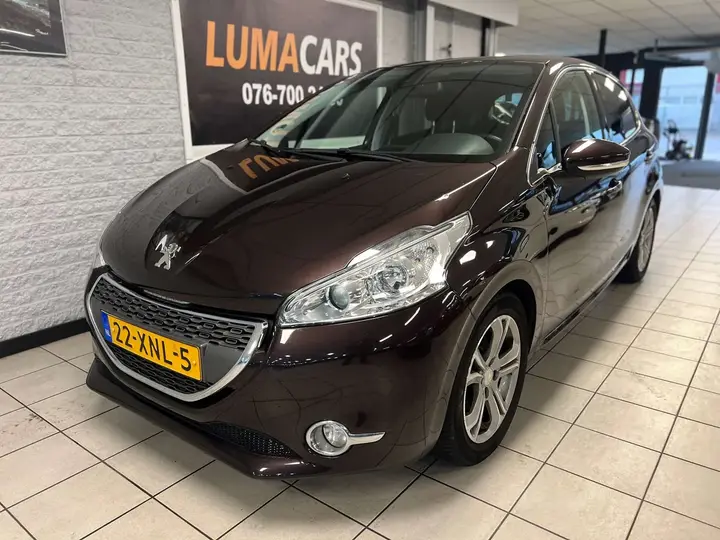 Peugeot 208 2012 photo 3