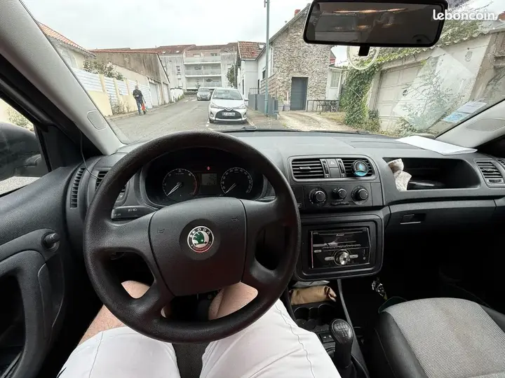 Skoda Fabia 2009 photo 3