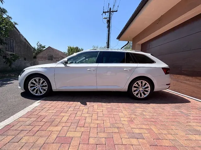 Skoda Superb Combi 2020 photo 4