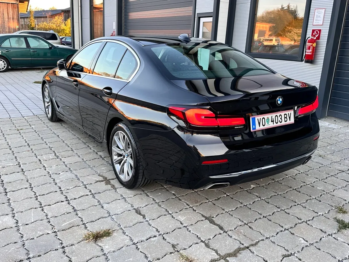 BMW 5 Series 2023 photo 2