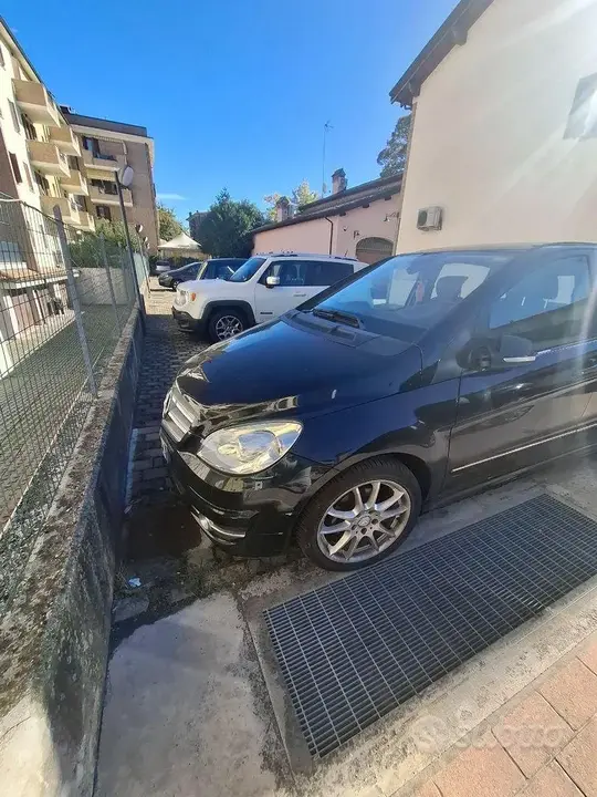 Mercedes-Benz B-Class 2011 photo 3