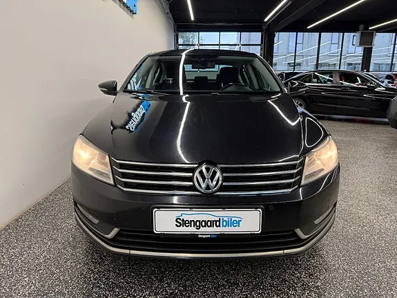 Volkswagen Passat 2011 photo 2