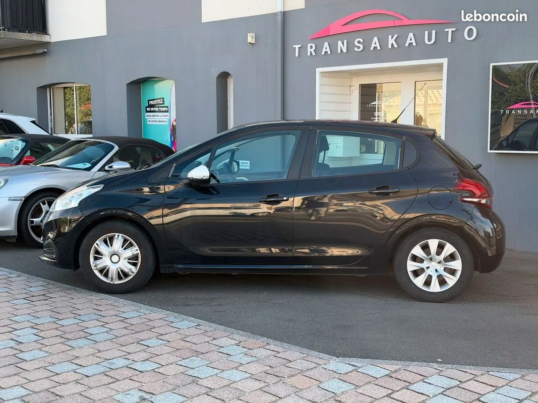 Peugeot 208 2018 photo 2