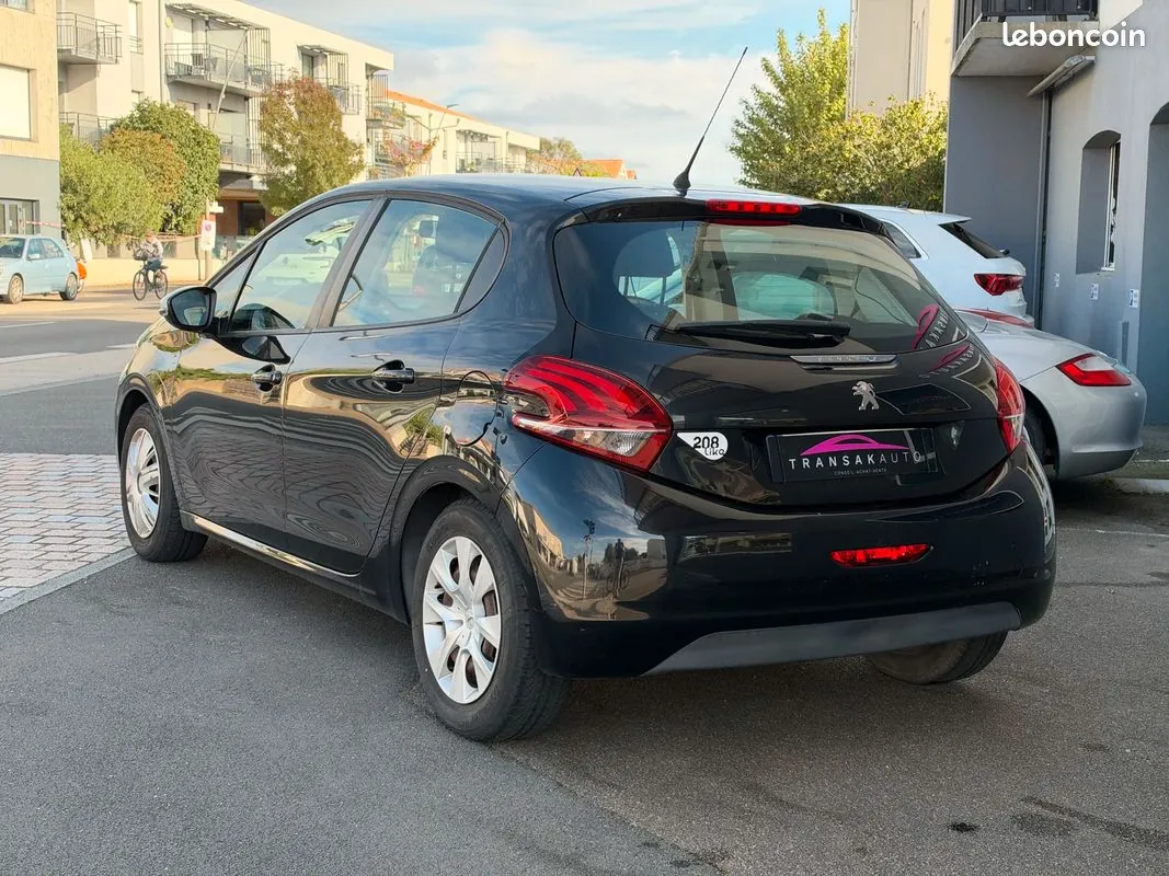 Peugeot 208 2018 photo 3