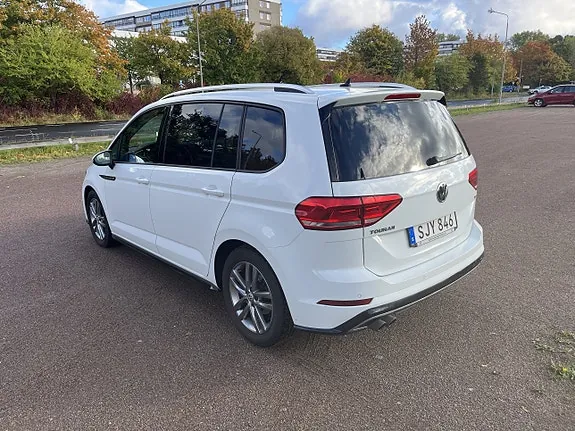 Volkswagen Touran 2017 photo 2
