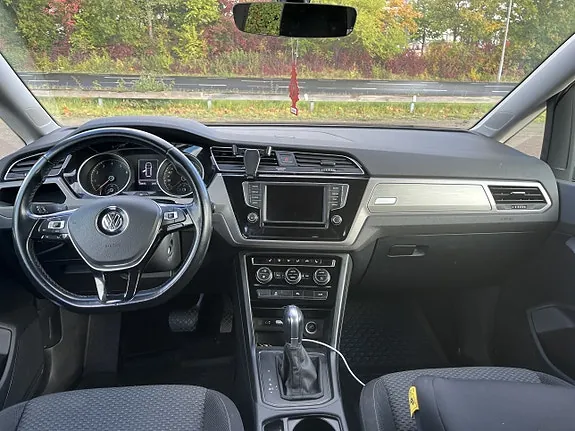 Volkswagen Touran 2017 photo 3