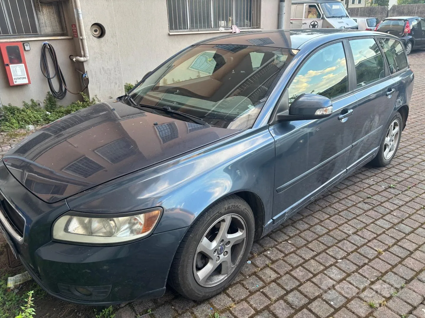Volvo V50 2011 photo 2